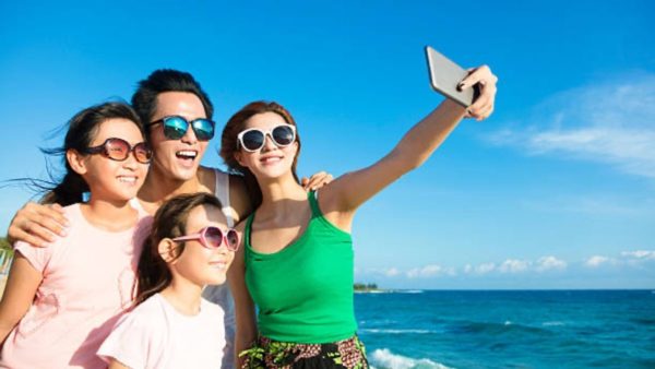 Chinese tourists in Canada post-COVID-19 taking a selfie